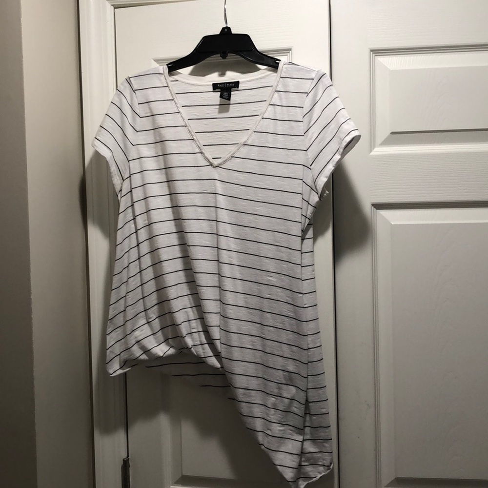 Cute t shirt with a high low bottom!